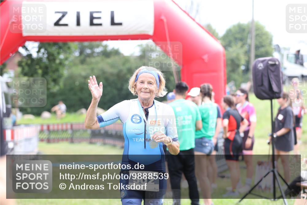21.06.2026 - 29. Vierlanden-Triathlon Andreas Tolksdorf http://msf.ph/oto/9888539 21.06.2026 11:47:10 Ziel  meine-sportfotos.de