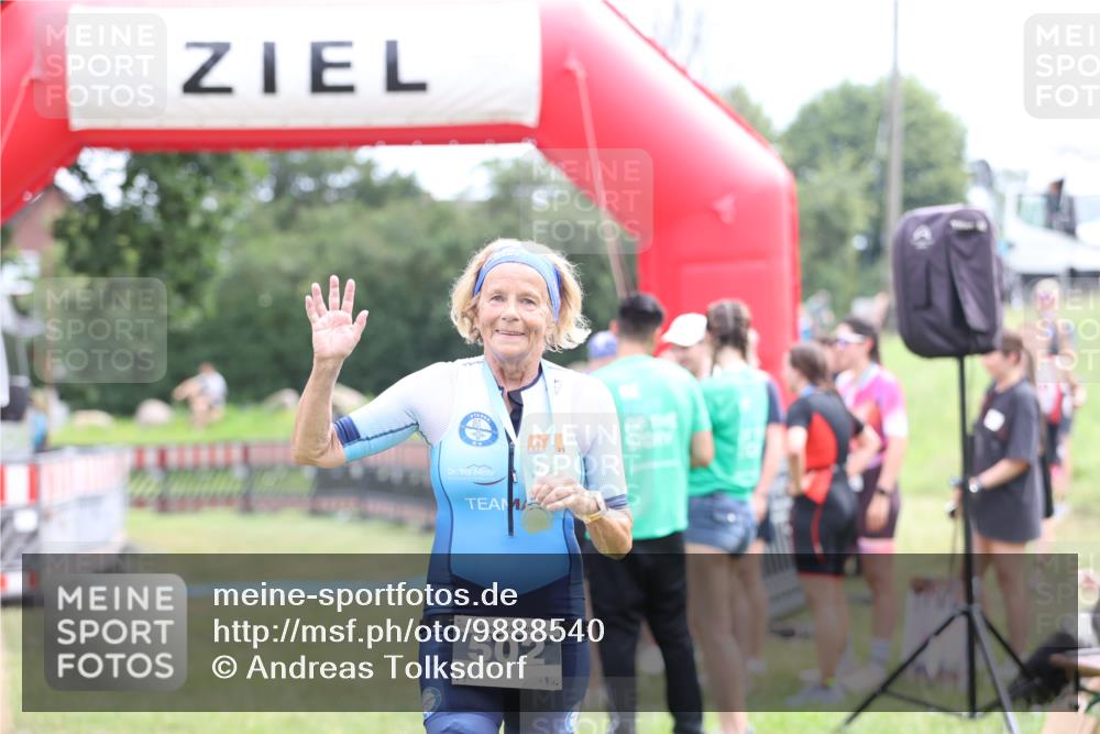 21.06.2026 - 29. Vierlanden-Triathlon Andreas Tolksdorf http://msf.ph/oto/9888540 21.06.2026 11:47:10 Ziel  meine-sportfotos.de