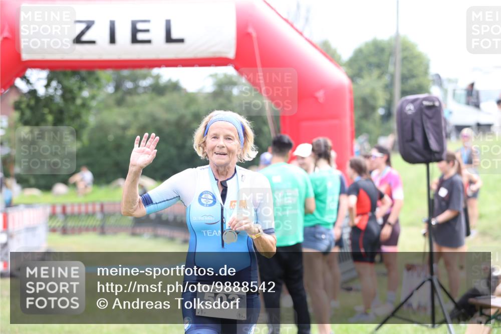 21.06.2026 - 29. Vierlanden-Triathlon Andreas Tolksdorf http://msf.ph/oto/9888542 21.06.2026 11:47:10 Ziel  meine-sportfotos.de