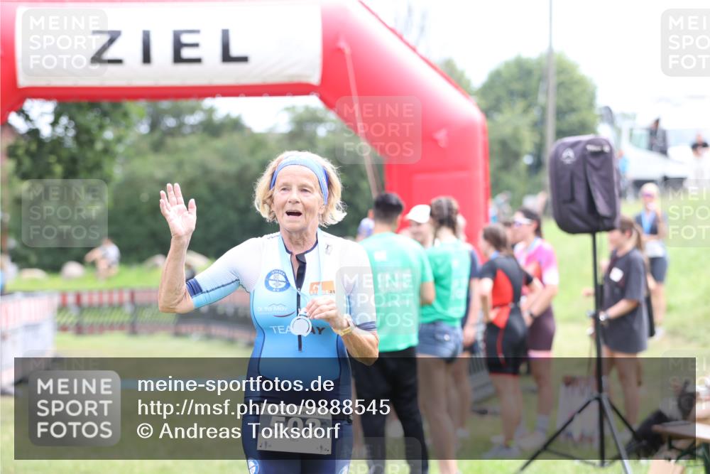 21.06.2026 - 29. Vierlanden-Triathlon Andreas Tolksdorf http://msf.ph/oto/9888545 21.06.2026 11:47:10 Ziel  meine-sportfotos.de