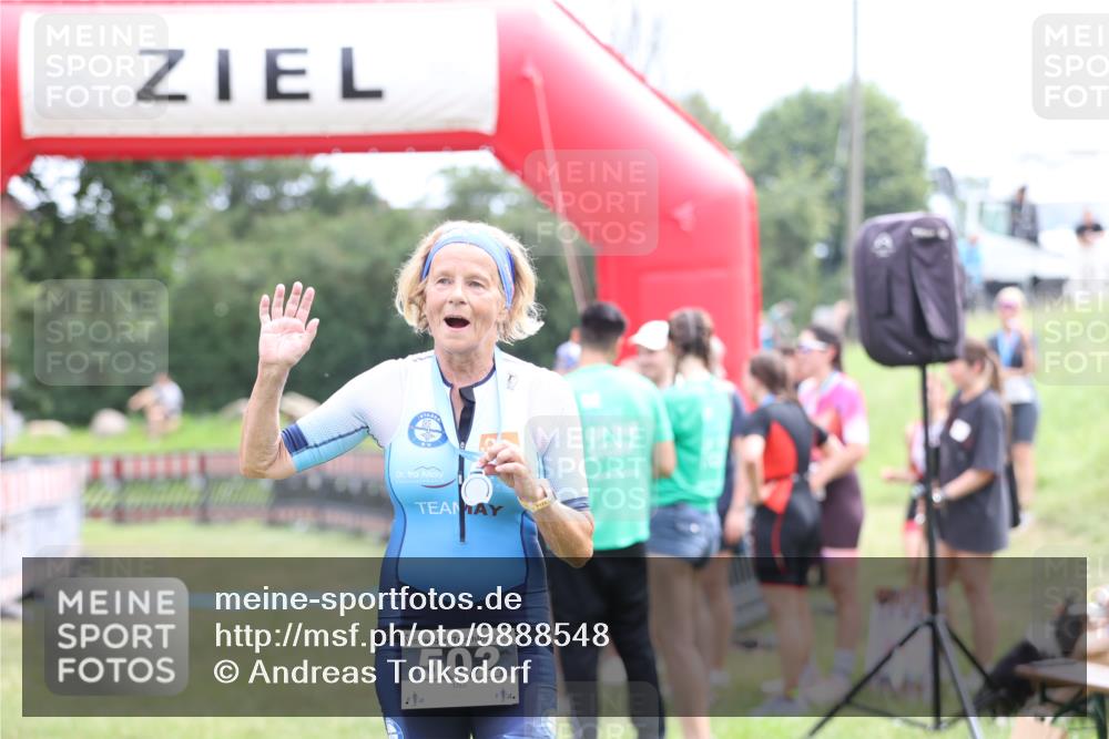 21.06.2026 - 29. Vierlanden-Triathlon Andreas Tolksdorf http://msf.ph/oto/9888548 21.06.2026 11:47:10 Ziel  meine-sportfotos.de