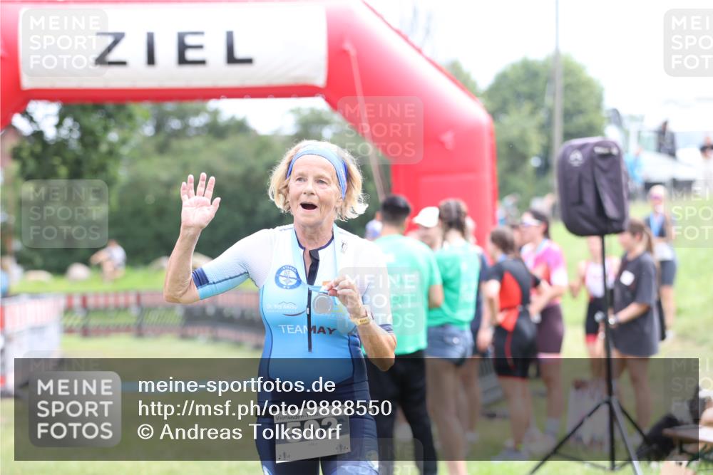 21.06.2026 - 29. Vierlanden-Triathlon Andreas Tolksdorf http://msf.ph/oto/9888550 21.06.2026 11:47:10 Ziel  meine-sportfotos.de