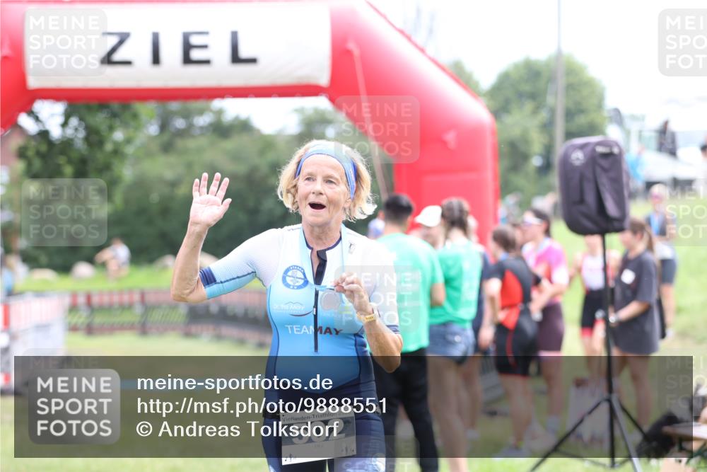 21.06.2026 - 29. Vierlanden-Triathlon Andreas Tolksdorf http://msf.ph/oto/9888551 21.06.2026 11:47:10 Ziel  meine-sportfotos.de