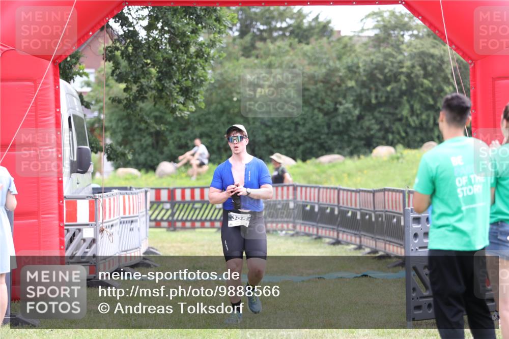 21.06.2026 - 29. Vierlanden-Triathlon Andreas Tolksdorf http://msf.ph/oto/9888566 21.06.2026 11:47:35 Ziel 355, 355 meine-sportfotos.de