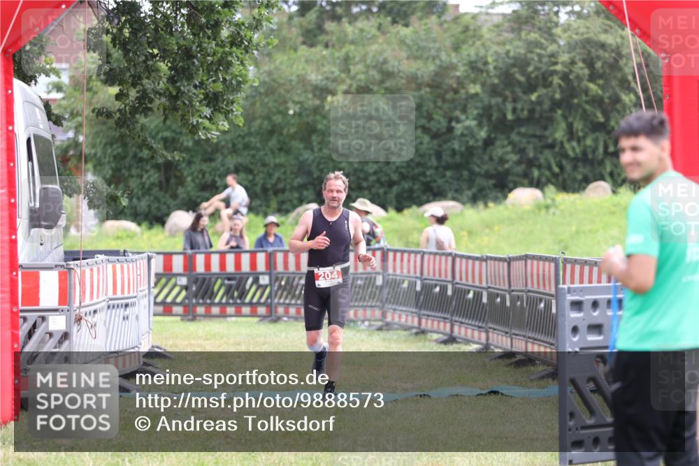 21.06.2026 - 29. Vierlanden-Triathlon Andreas Tolksdorf http://msf.ph/oto/9888573 21.06.2026 11:47:53 Ziel 204, 204 meine-sportfotos.de