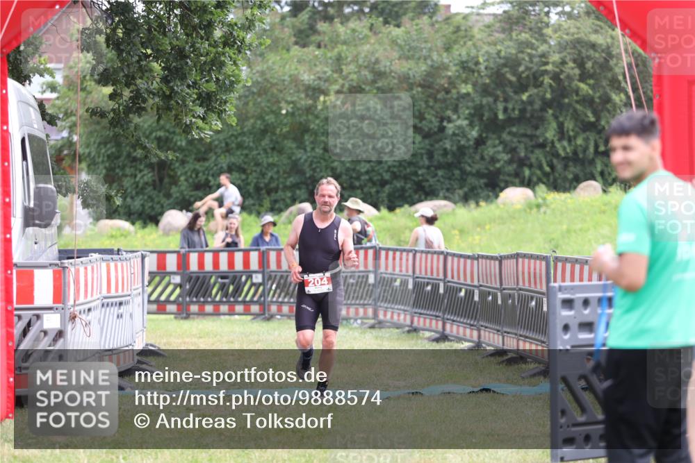 21.06.2026 - 29. Vierlanden-Triathlon Andreas Tolksdorf http://msf.ph/oto/9888574 21.06.2026 11:47:53 Ziel 204, 204 meine-sportfotos.de