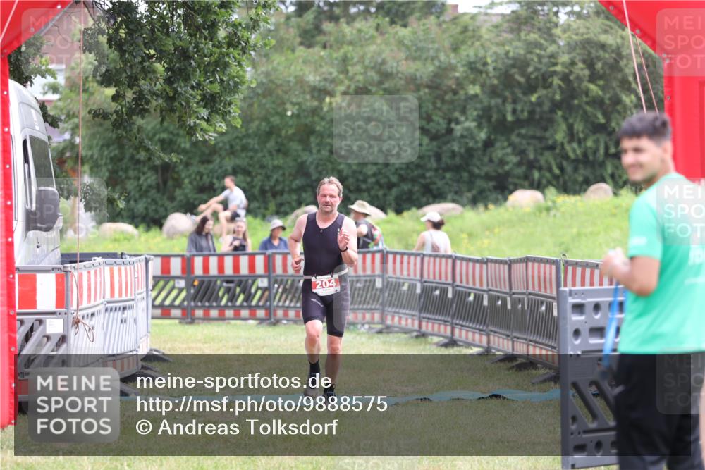 21.06.2026 - 29. Vierlanden-Triathlon Andreas Tolksdorf http://msf.ph/oto/9888575 21.06.2026 11:47:53 Ziel 204, 204 meine-sportfotos.de