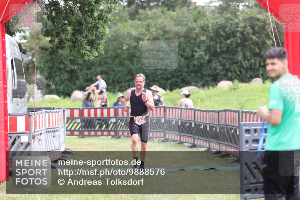 21.06.2026 - 29. Vierlanden-Triathlon Andreas Tolksdorf http://msf.ph/oto/9888576 21.06.2026 11:47:53 Ziel 204, 204 meine-sportfotos.de