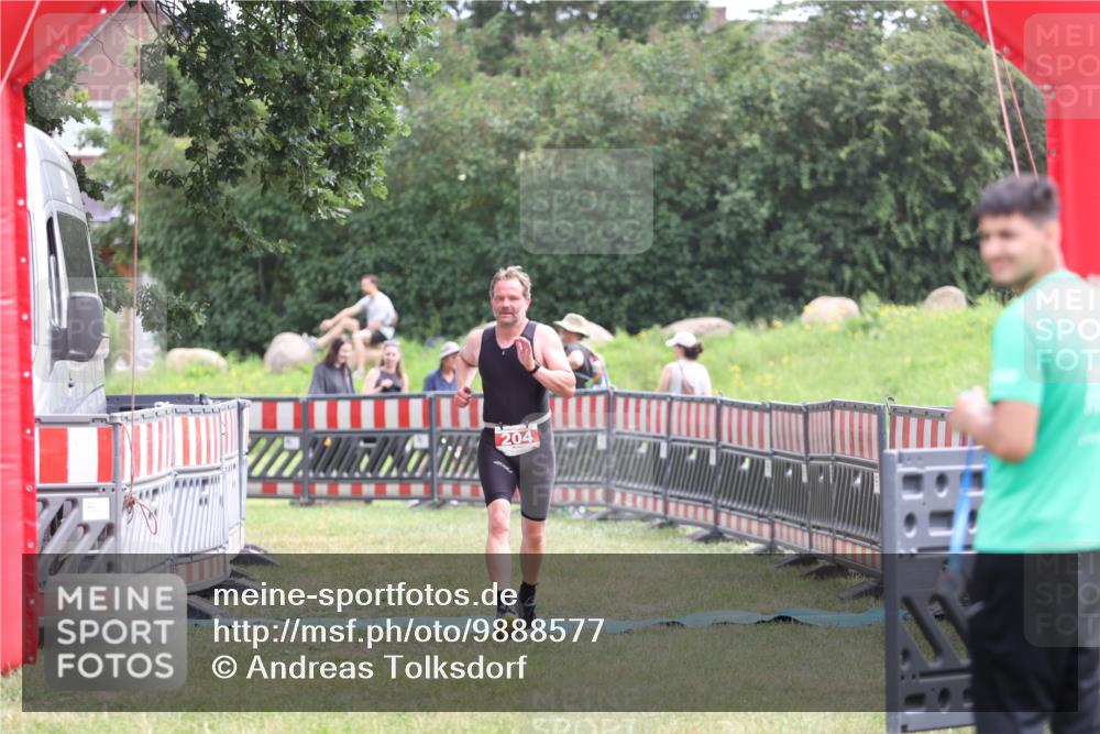 21.06.2026 - 29. Vierlanden-Triathlon Andreas Tolksdorf http://msf.ph/oto/9888577 21.06.2026 11:47:53 Ziel 204, 204 meine-sportfotos.de