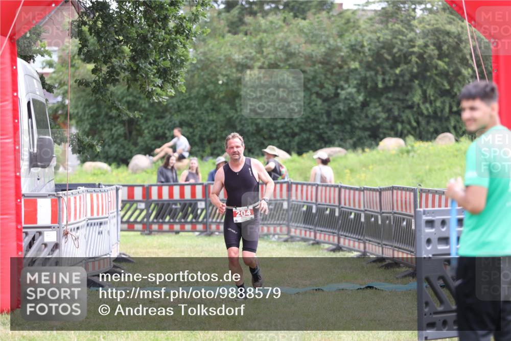 21.06.2026 - 29. Vierlanden-Triathlon Andreas Tolksdorf http://msf.ph/oto/9888579 21.06.2026 11:47:53 Ziel 204, 204 meine-sportfotos.de