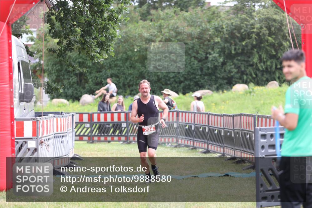 21.06.2026 - 29. Vierlanden-Triathlon Andreas Tolksdorf http://msf.ph/oto/9888580 21.06.2026 11:47:53 Ziel 204, 204 meine-sportfotos.de