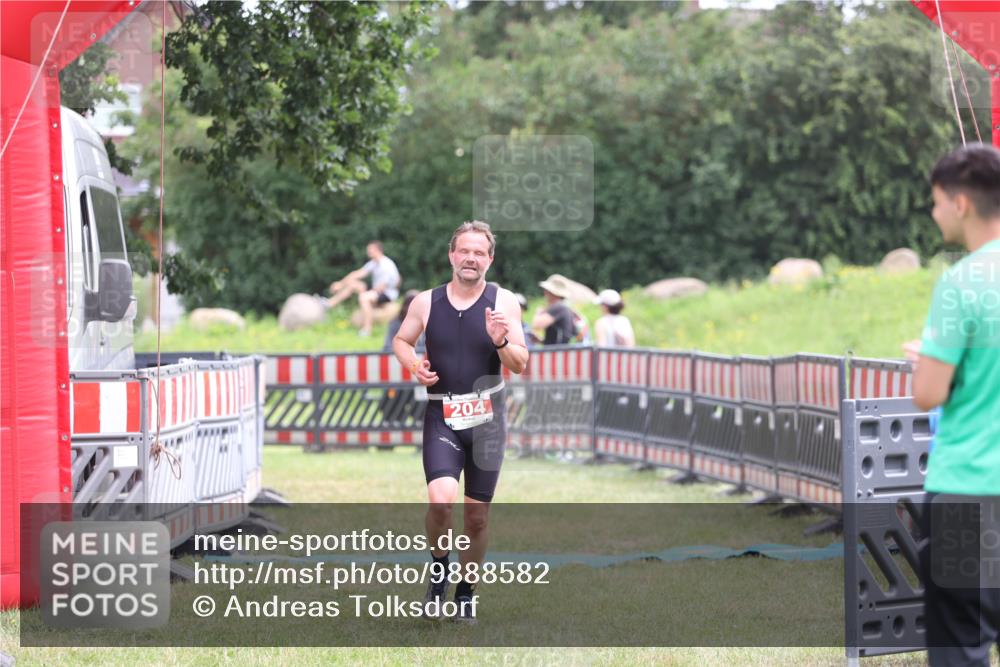 21.06.2026 - 29. Vierlanden-Triathlon Andreas Tolksdorf http://msf.ph/oto/9888582 21.06.2026 11:47:54 Ziel 204, 204 meine-sportfotos.de