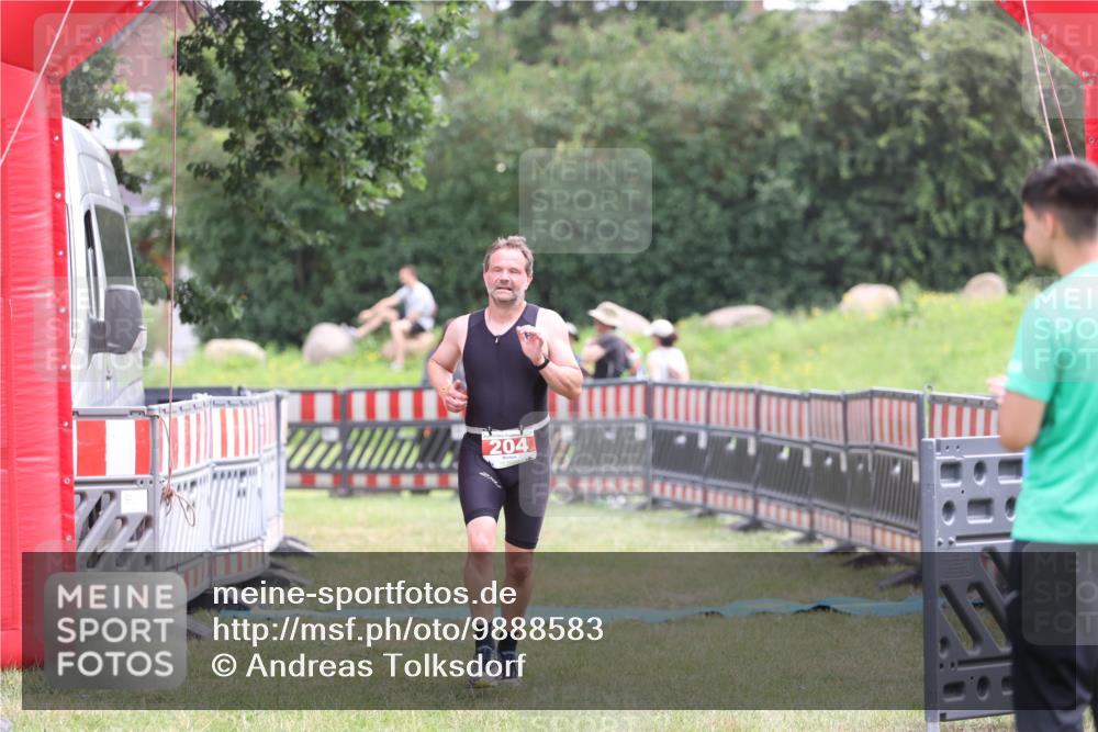 21.06.2026 - 29. Vierlanden-Triathlon Andreas Tolksdorf http://msf.ph/oto/9888583 21.06.2026 11:47:54 Ziel 204, 204 meine-sportfotos.de