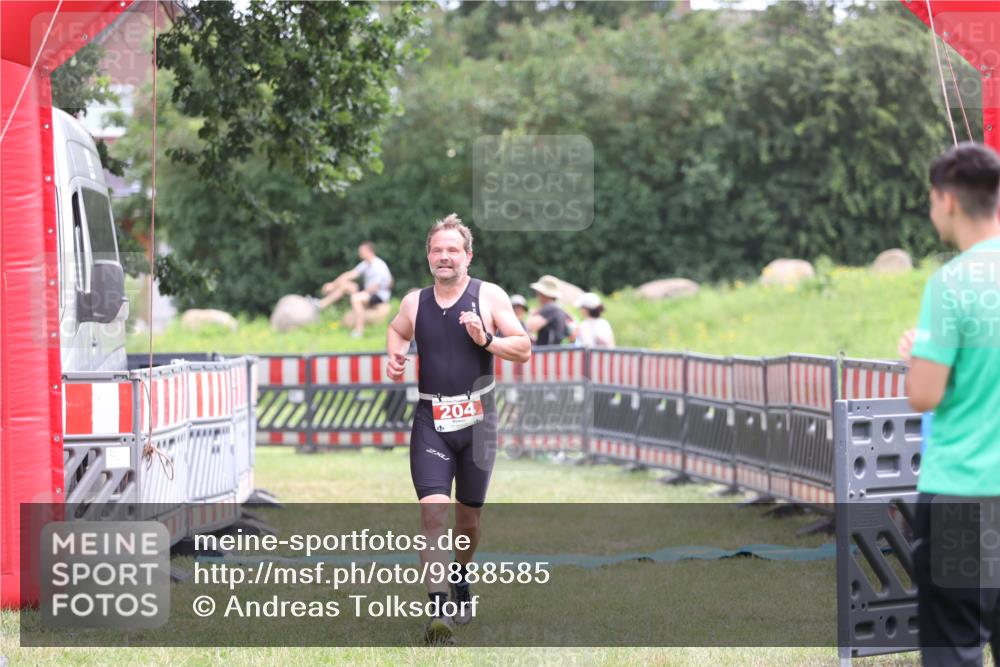 21.06.2026 - 29. Vierlanden-Triathlon Andreas Tolksdorf http://msf.ph/oto/9888585 21.06.2026 11:47:54 Ziel 204, 204 meine-sportfotos.de
