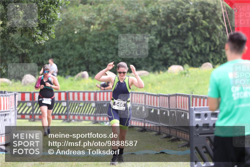 21.06.2026 - 29. Vierlanden-Triathlon Andreas Tolksdorf http://msf.ph/oto/9888587 21.06.2026 11:48:25 Ziel 546, 565, 546, 565 meine-sportfotos.de