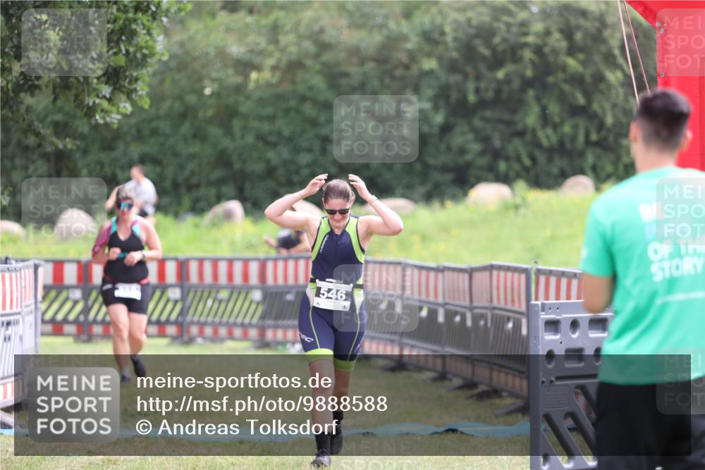 21.06.2026 - 29. Vierlanden-Triathlon Andreas Tolksdorf http://msf.ph/oto/9888588 21.06.2026 11:48:25 Ziel 546, 565, 546, 565 meine-sportfotos.de