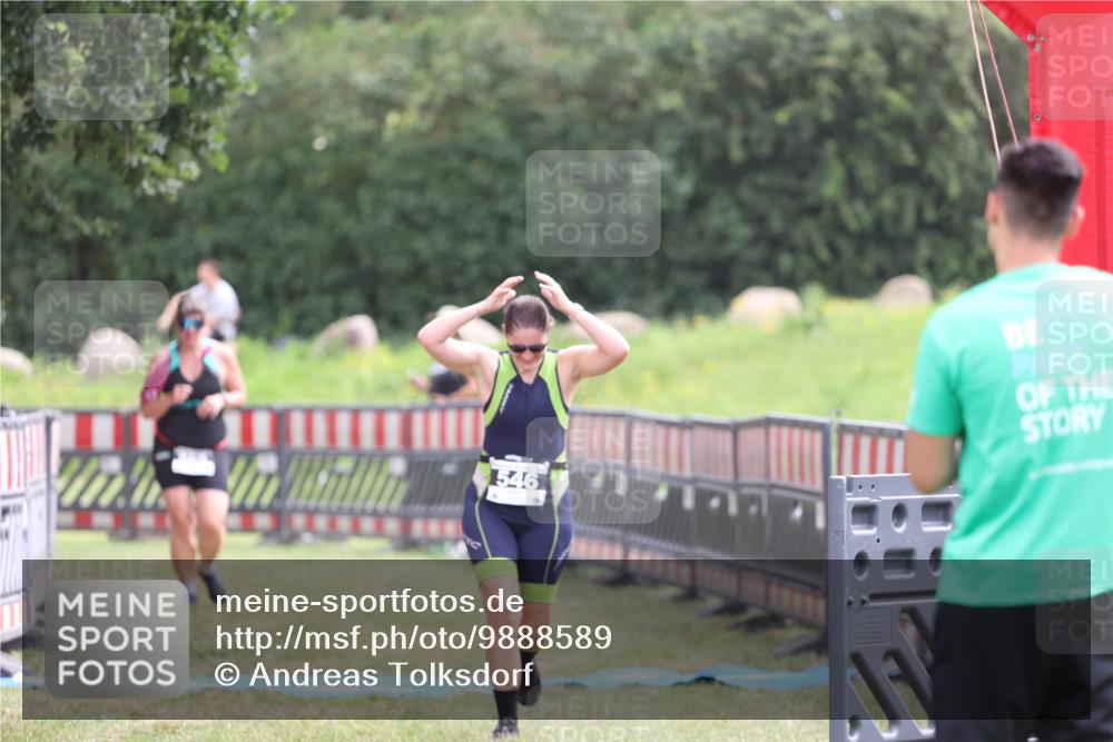 21.06.2026 - 29. Vierlanden-Triathlon Andreas Tolksdorf http://msf.ph/oto/9888589 21.06.2026 11:48:25 Ziel 546, 565, 546, 565 meine-sportfotos.de
