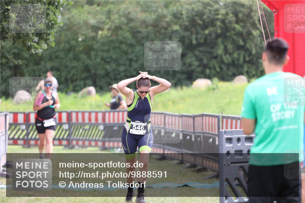 21.06.2026 - 29. Vierlanden-Triathlon Andreas Tolksdorf http://msf.ph/oto/9888591 21.06.2026 11:48:25 Ziel 546, 565, 546, 565 meine-sportfotos.de
