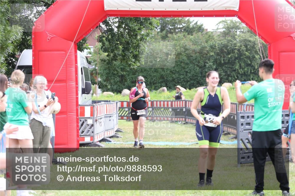 21.06.2026 - 29. Vierlanden-Triathlon Andreas Tolksdorf http://msf.ph/oto/9888593 21.06.2026 11:48:29 Ziel 546, 565, 546, 565 meine-sportfotos.de