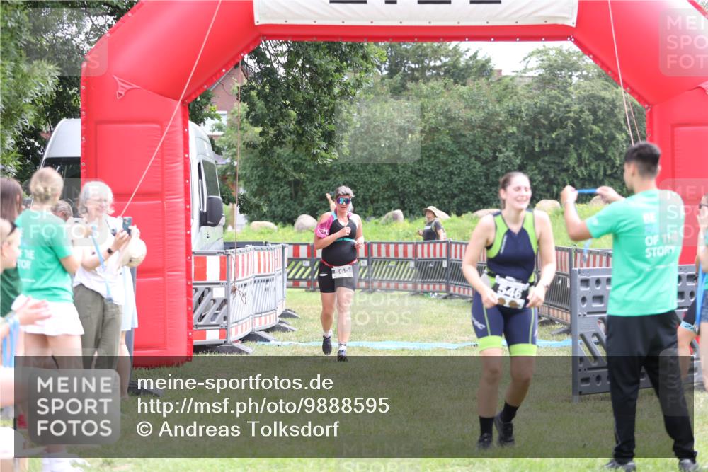 21.06.2026 - 29. Vierlanden-Triathlon Andreas Tolksdorf http://msf.ph/oto/9888595 21.06.2026 11:48:29 Ziel 546, 565, 546, 565 meine-sportfotos.de