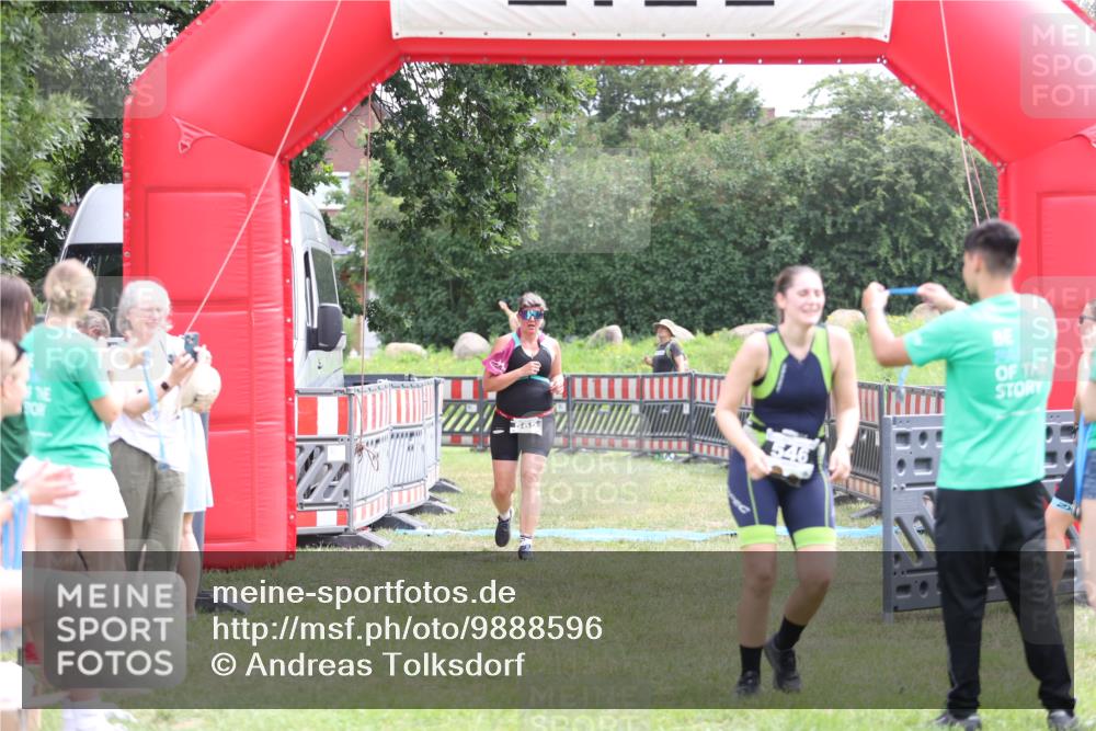 21.06.2026 - 29. Vierlanden-Triathlon Andreas Tolksdorf http://msf.ph/oto/9888596 21.06.2026 11:48:29 Ziel 546, 565, 546, 565 meine-sportfotos.de
