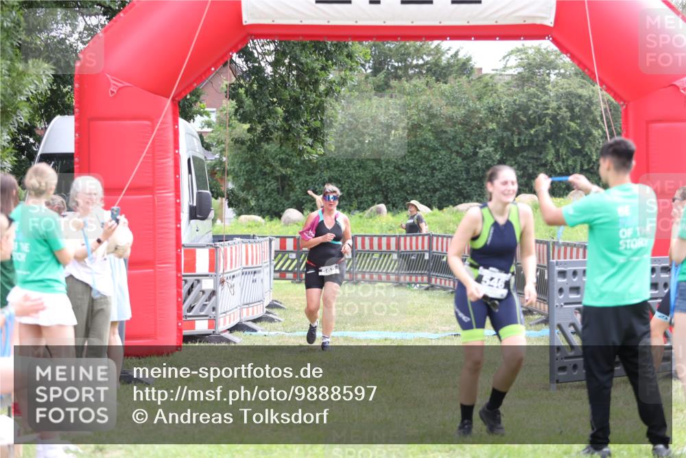 21.06.2026 - 29. Vierlanden-Triathlon Andreas Tolksdorf http://msf.ph/oto/9888597 21.06.2026 11:48:29 Ziel 546, 565, 546, 565 meine-sportfotos.de