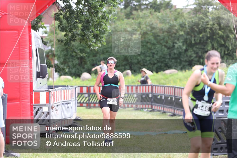 21.06.2026 - 29. Vierlanden-Triathlon Andreas Tolksdorf http://msf.ph/oto/9888599 21.06.2026 11:48:30 Ziel 565, 565 meine-sportfotos.de