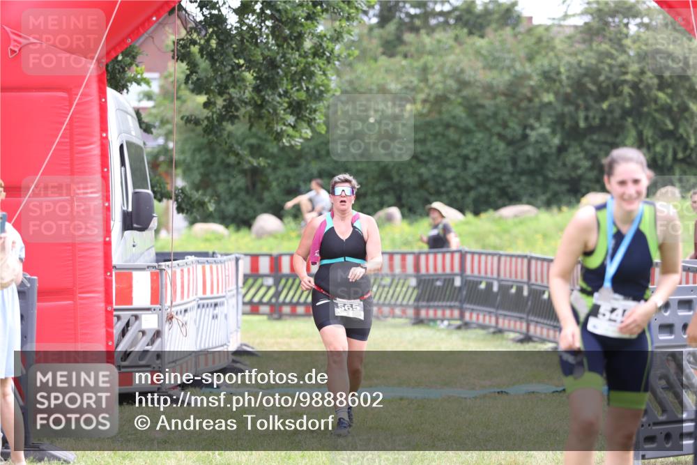 21.06.2026 - 29. Vierlanden-Triathlon Andreas Tolksdorf http://msf.ph/oto/9888602 21.06.2026 11:48:30 Ziel 565, 565 meine-sportfotos.de