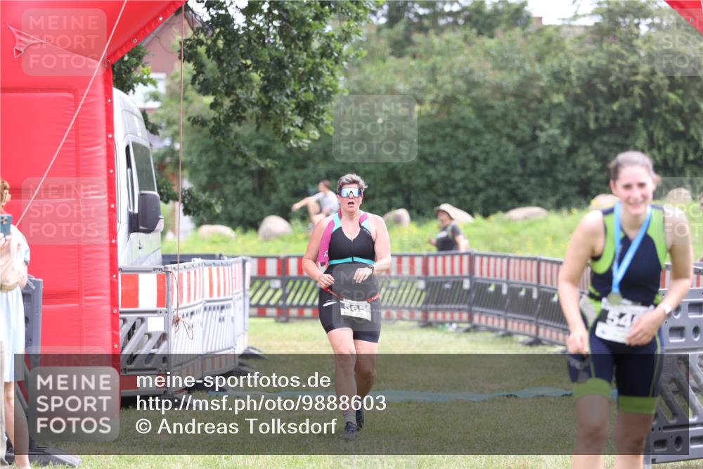 21.06.2026 - 29. Vierlanden-Triathlon Andreas Tolksdorf http://msf.ph/oto/9888603 21.06.2026 11:48:30 Ziel 565, 565 meine-sportfotos.de