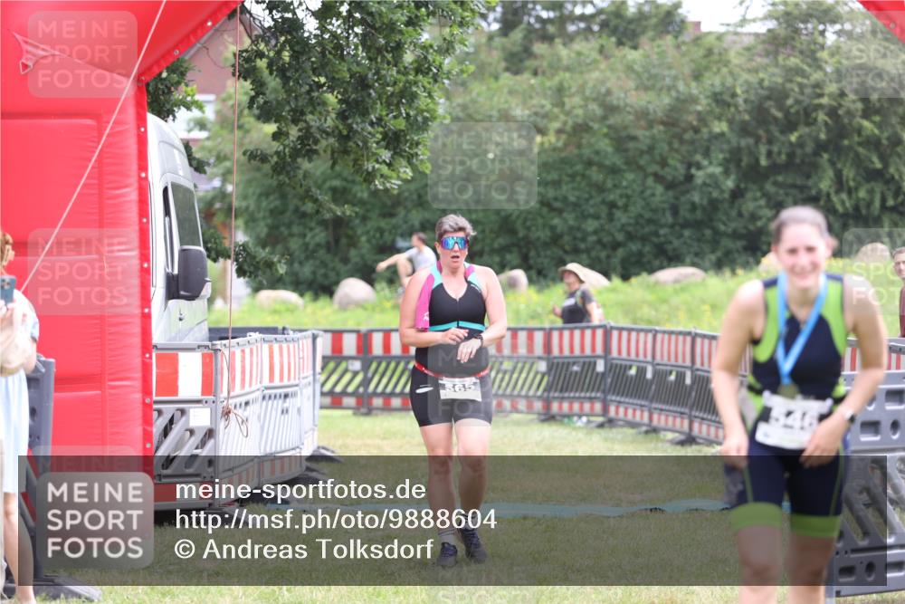 21.06.2026 - 29. Vierlanden-Triathlon Andreas Tolksdorf http://msf.ph/oto/9888604 21.06.2026 11:48:30 Ziel 565, 565 meine-sportfotos.de
