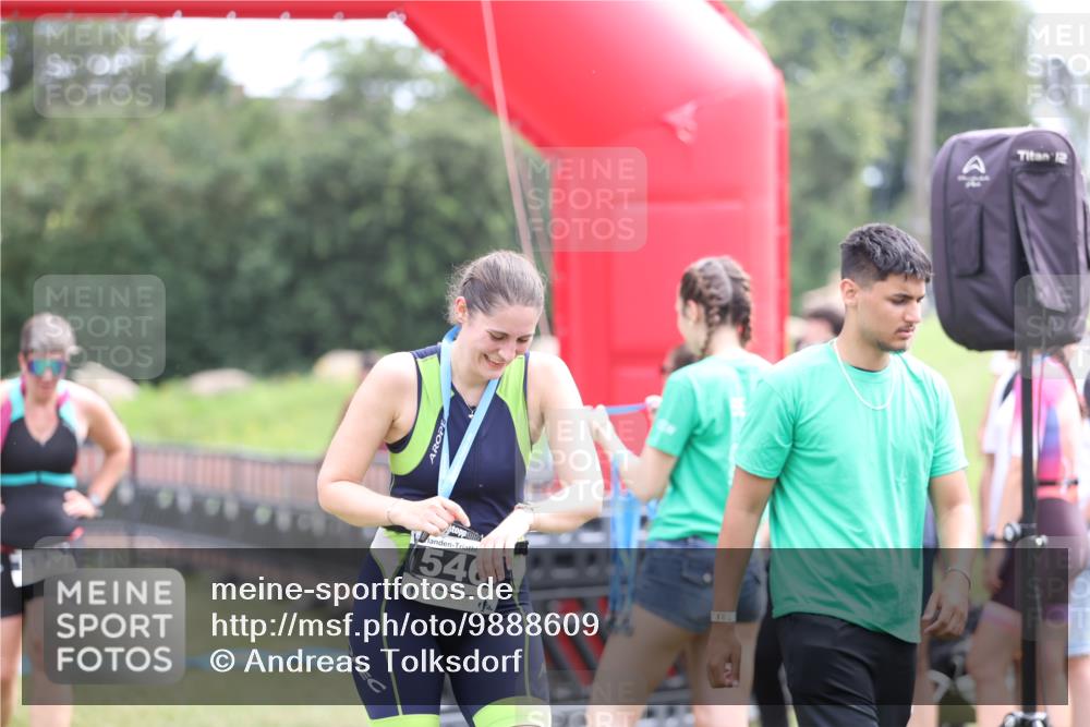 21.06.2026 - 29. Vierlanden-Triathlon Andreas Tolksdorf http://msf.ph/oto/9888609 21.06.2026 11:48:33 Ziel 565, 565 meine-sportfotos.de