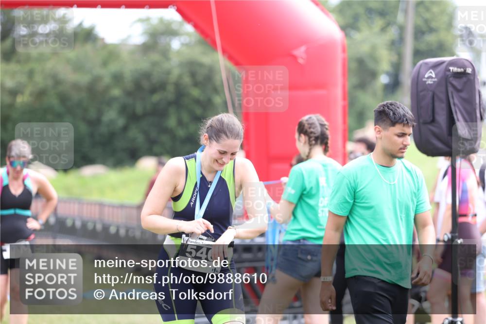 21.06.2026 - 29. Vierlanden-Triathlon Andreas Tolksdorf http://msf.ph/oto/9888610 21.06.2026 11:48:33 Ziel 565, 565 meine-sportfotos.de