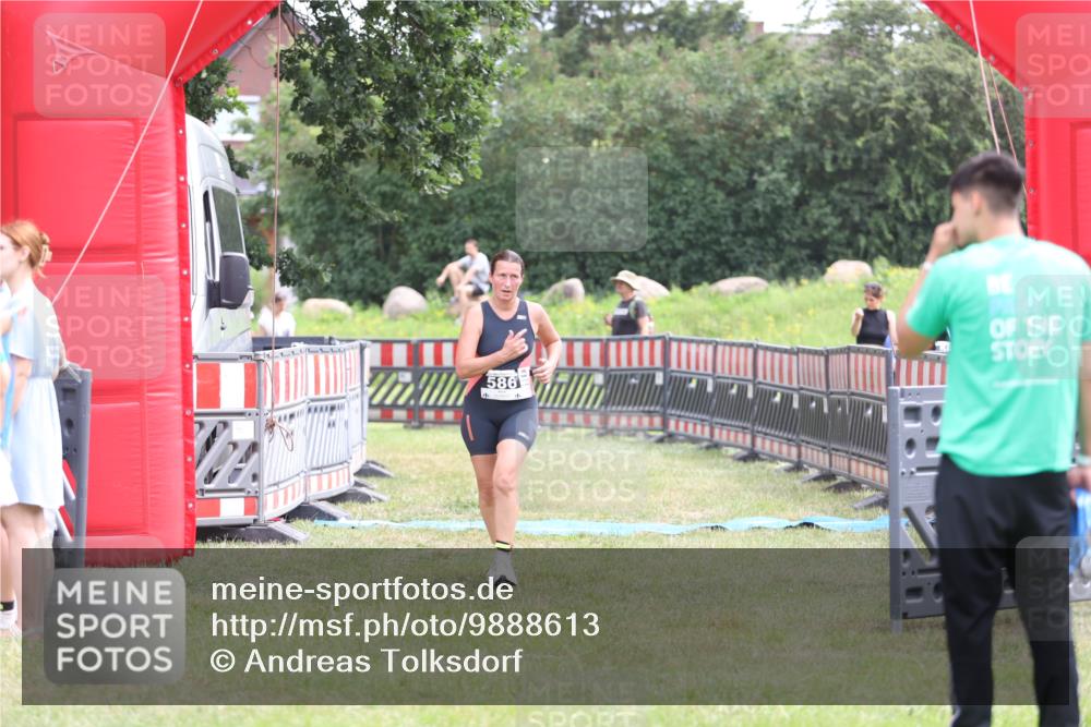 21.06.2026 - 29. Vierlanden-Triathlon Andreas Tolksdorf http://msf.ph/oto/9888613 21.06.2026 11:49:02 Ziel 586, 586 meine-sportfotos.de