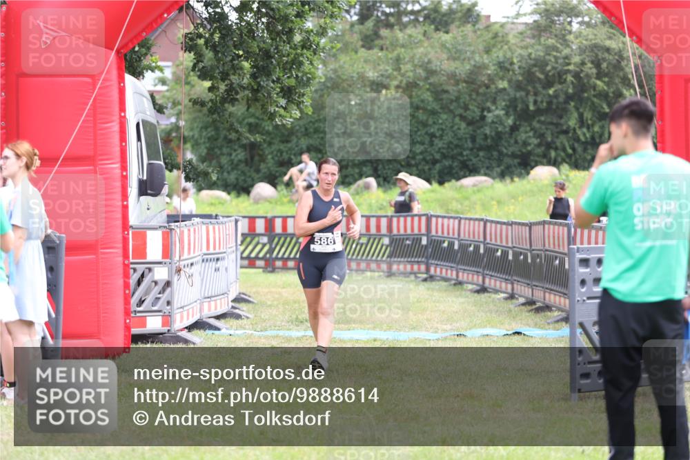 21.06.2026 - 29. Vierlanden-Triathlon Andreas Tolksdorf http://msf.ph/oto/9888614 21.06.2026 11:49:02 Ziel 586, 586 meine-sportfotos.de