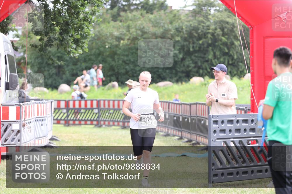 21.06.2026 - 29. Vierlanden-Triathlon Andreas Tolksdorf http://msf.ph/oto/9888634 21.06.2026 11:49:31 Ziel 580, 580 meine-sportfotos.de