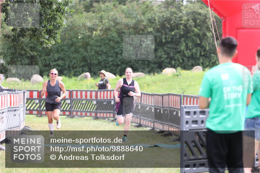 21.06.2026 - 29. Vierlanden-Triathlon Andreas Tolksdorf http://msf.ph/oto/9888640 21.06.2026 11:49:48 Ziel 527, 574, 527, 574 meine-sportfotos.de