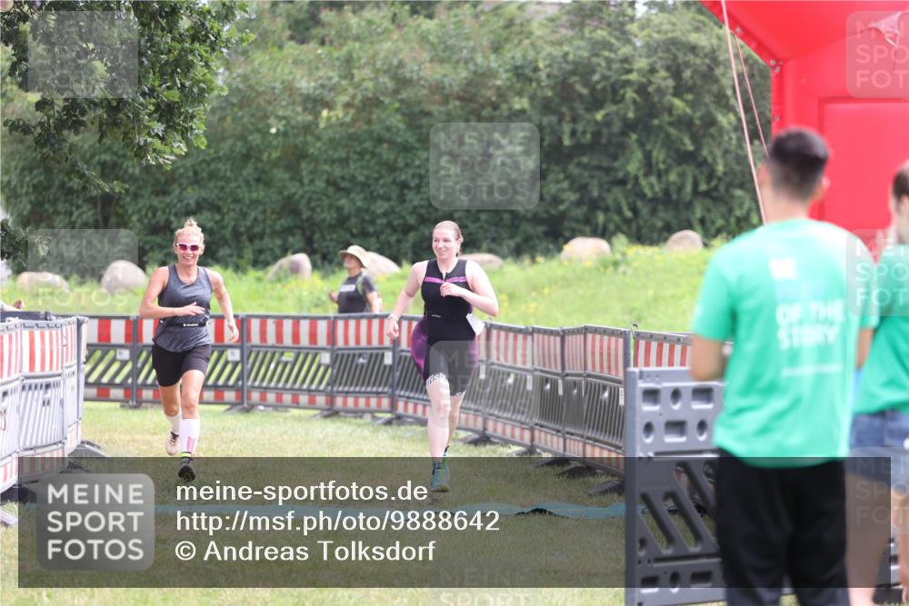 21.06.2026 - 29. Vierlanden-Triathlon Andreas Tolksdorf http://msf.ph/oto/9888642 21.06.2026 11:49:48 Ziel 527, 574, 527, 574 meine-sportfotos.de