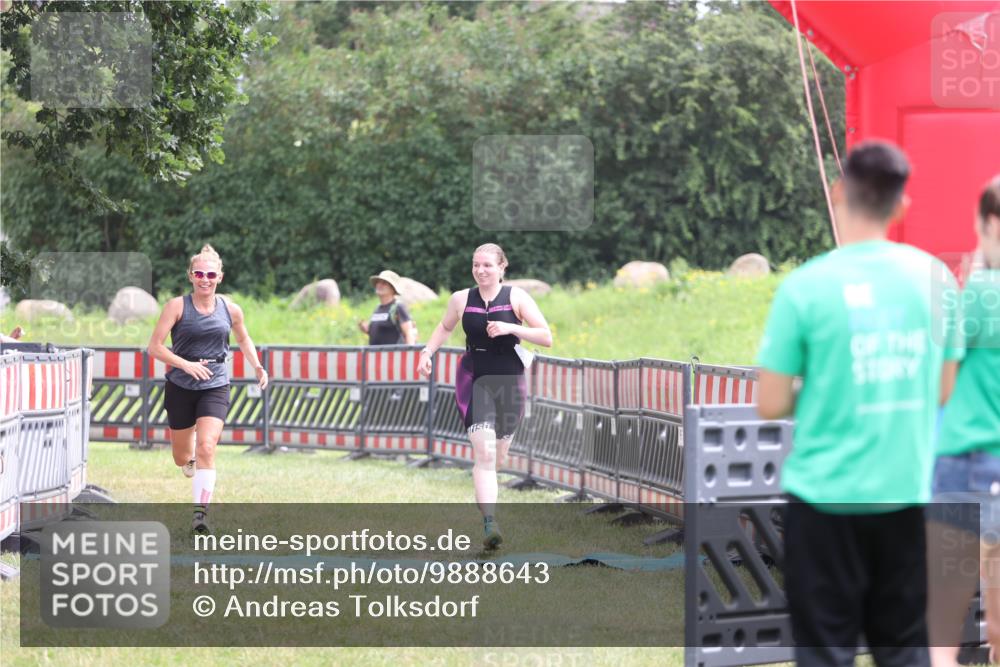 21.06.2026 - 29. Vierlanden-Triathlon Andreas Tolksdorf http://msf.ph/oto/9888643 21.06.2026 11:49:48 Ziel 527, 574, 527, 574 meine-sportfotos.de