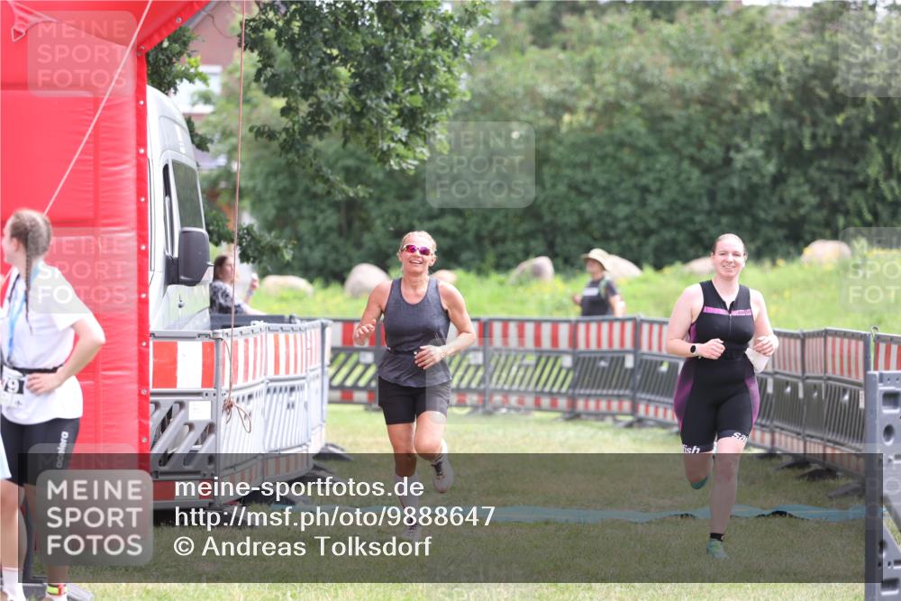 21.06.2026 - 29. Vierlanden-Triathlon Andreas Tolksdorf http://msf.ph/oto/9888647 21.06.2026 11:49:49 Ziel 527, 574, 527, 574 meine-sportfotos.de
