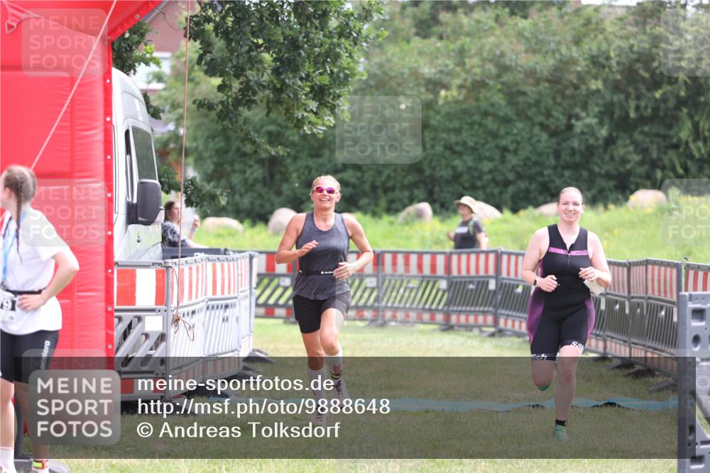 21.06.2026 - 29. Vierlanden-Triathlon Andreas Tolksdorf http://msf.ph/oto/9888648 21.06.2026 11:49:49 Ziel 527, 574, 527, 574 meine-sportfotos.de
