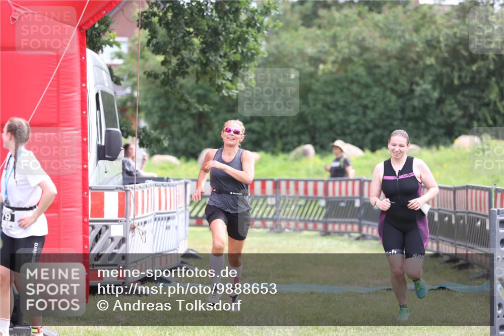 21.06.2026 - 29. Vierlanden-Triathlon Andreas Tolksdorf http://msf.ph/oto/9888653 21.06.2026 11:49:50 Ziel 527, 574, 527, 574 meine-sportfotos.de