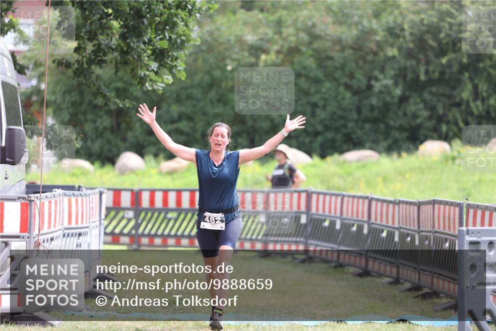 21.06.2026 - 29. Vierlanden-Triathlon Andreas Tolksdorf http://msf.ph/oto/9888659 21.06.2026 11:50:32 Ziel 482, 482 meine-sportfotos.de