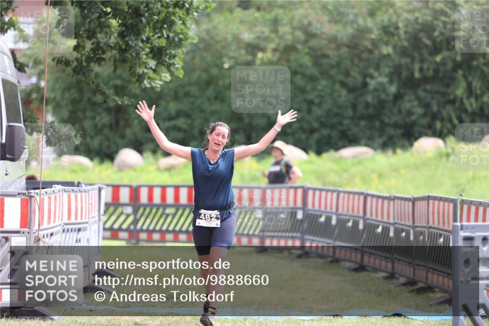 21.06.2026 - 29. Vierlanden-Triathlon Andreas Tolksdorf http://msf.ph/oto/9888660 21.06.2026 11:50:32 Ziel 482, 482 meine-sportfotos.de