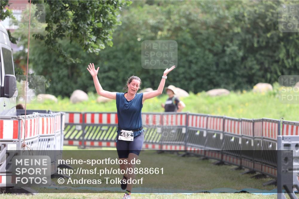21.06.2026 - 29. Vierlanden-Triathlon Andreas Tolksdorf http://msf.ph/oto/9888661 21.06.2026 11:50:32 Ziel 482, 482 meine-sportfotos.de