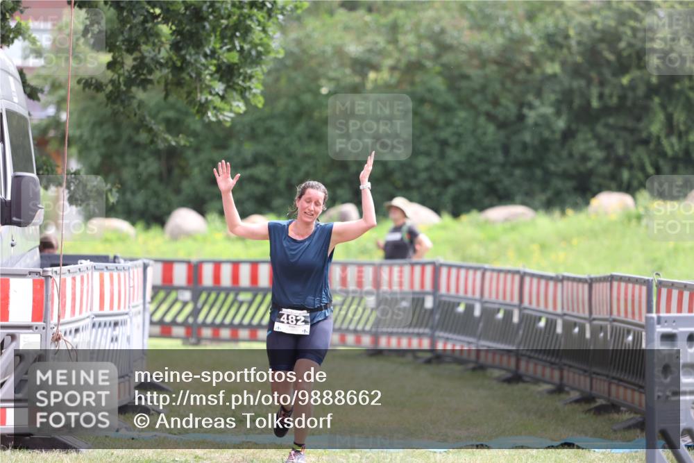 21.06.2026 - 29. Vierlanden-Triathlon Andreas Tolksdorf http://msf.ph/oto/9888662 21.06.2026 11:50:32 Ziel 482, 482 meine-sportfotos.de