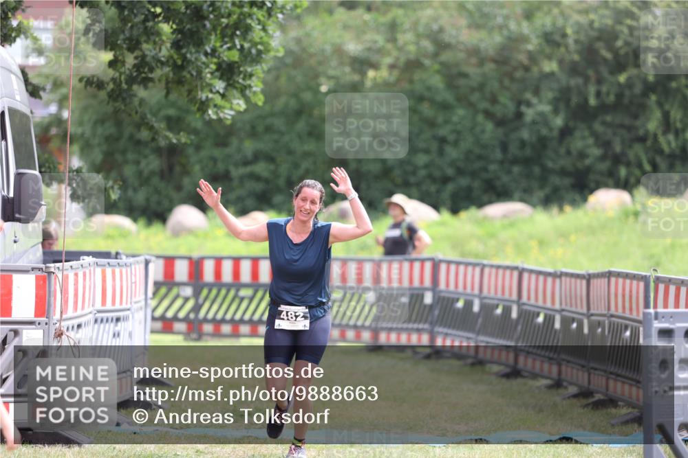 21.06.2026 - 29. Vierlanden-Triathlon Andreas Tolksdorf http://msf.ph/oto/9888663 21.06.2026 11:50:32 Ziel 482, 482 meine-sportfotos.de