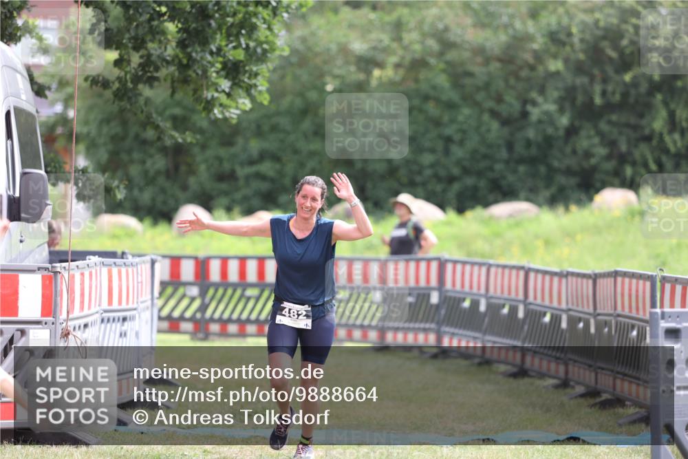 21.06.2026 - 29. Vierlanden-Triathlon Andreas Tolksdorf http://msf.ph/oto/9888664 21.06.2026 11:50:32 Ziel 482, 482 meine-sportfotos.de