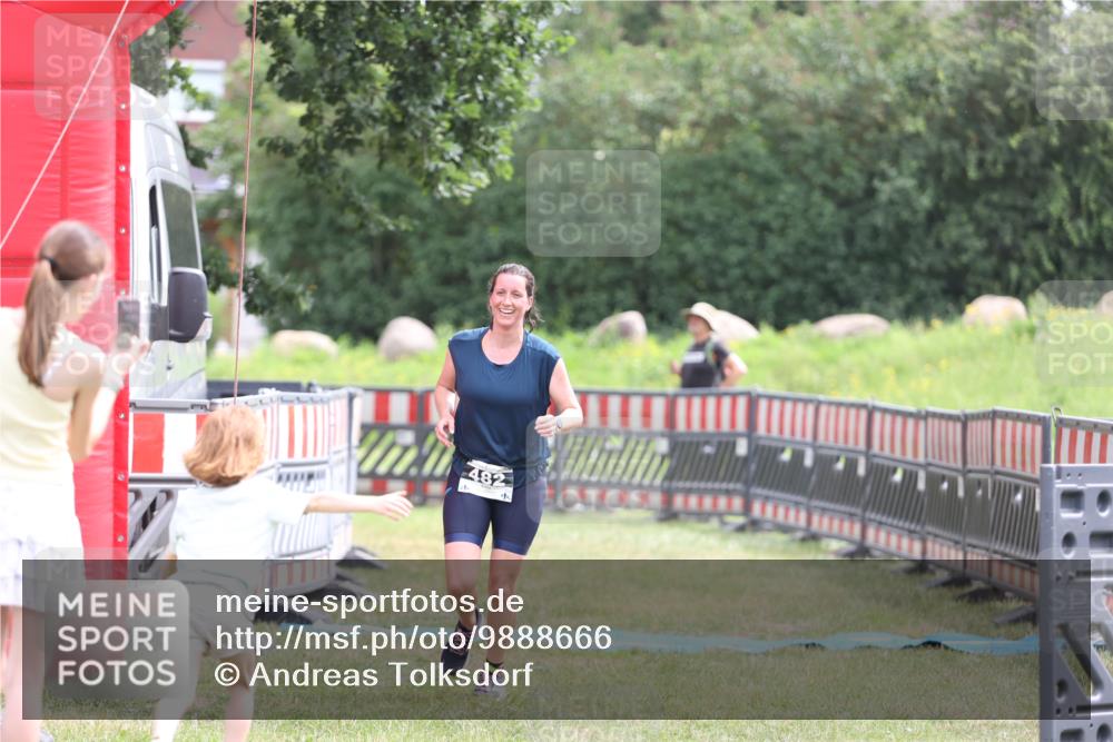 21.06.2026 - 29. Vierlanden-Triathlon Andreas Tolksdorf http://msf.ph/oto/9888666 21.06.2026 11:50:33 Ziel 482, 482 meine-sportfotos.de