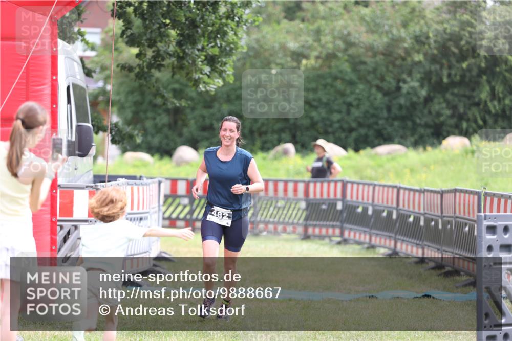 21.06.2026 - 29. Vierlanden-Triathlon Andreas Tolksdorf http://msf.ph/oto/9888667 21.06.2026 11:50:33 Ziel 482, 482 meine-sportfotos.de
