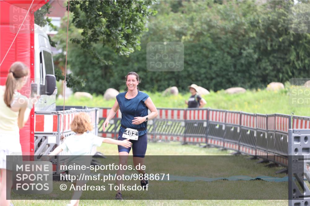 21.06.2026 - 29. Vierlanden-Triathlon Andreas Tolksdorf http://msf.ph/oto/9888671 21.06.2026 11:50:33 Ziel 482, 482 meine-sportfotos.de